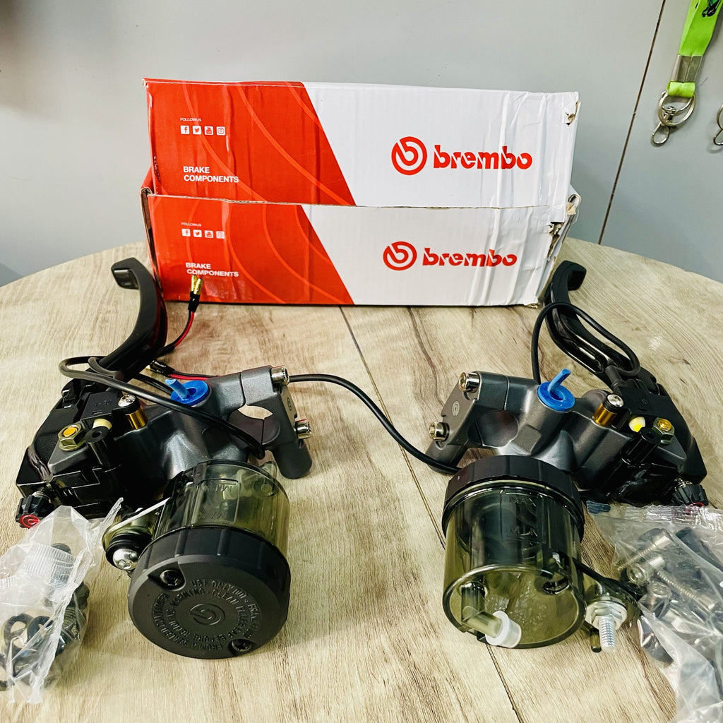 Brembo radial dual Hydraulic clutch & brake Lever Set For Universal Bikes – Black Color ( Set of 2 pieces ) with big fuel tank and instant clutch ( REPLICA)